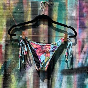 Cheeky tropical bikini bottoms